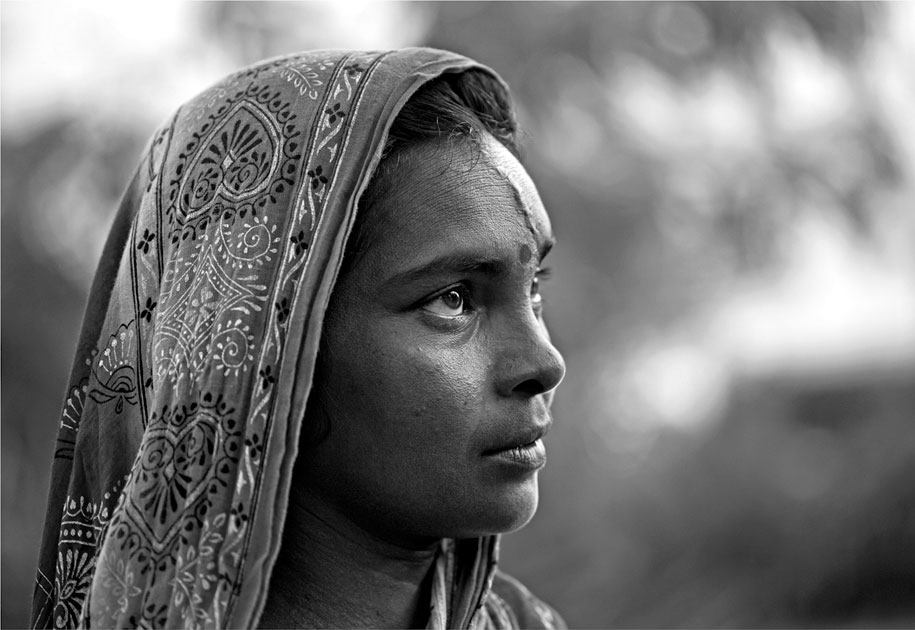 03_wwf.tigerwidow.woman.portrait.blackandwhite.ogilvy&mather.sunderbans.tigerreserve.india.jpg